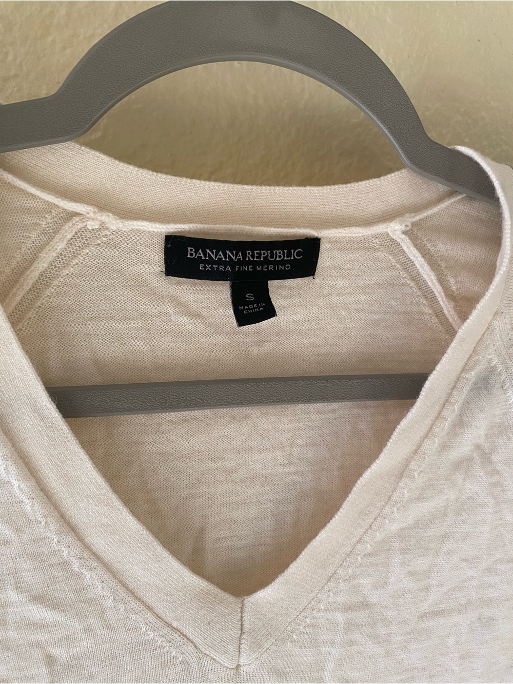 Banana Republic Extra Fine Merino Wool VNeck Essential Sweater Preppy Minimalist - Picture 2 of 6